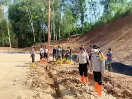 Operasi Aman Nusa II, Polda Sumut Pasang Instalasi Listrik Tenda Huntara di Desa Batu Hula