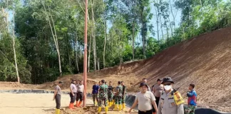 Operasi Aman Nusa II, Polda Sumut Pasang Instalasi Listrik Tenda Huntara di Desa Batu Hula