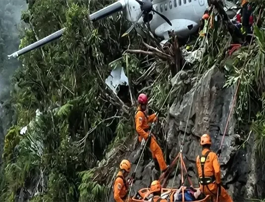 Proses Evakuasi Korban Pesawat ATR 42-500 di Gunung Bulusaraung Gunakan Teknik Rappeling