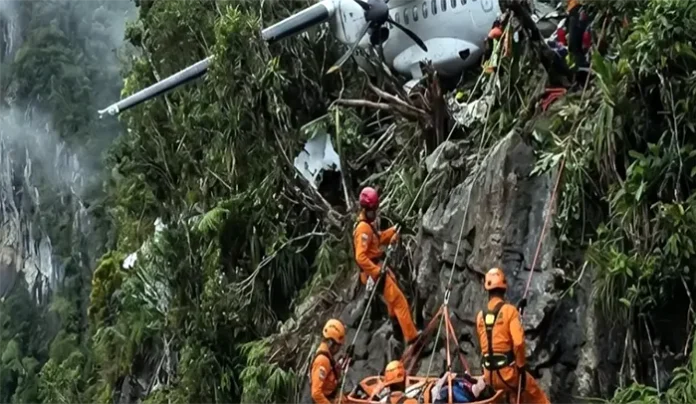 Proses Evakuasi Korban Pesawat ATR 42-500 di Gunung Bulusaraung Gunakan Teknik Rappeling